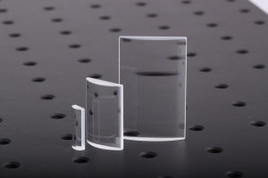 Quality planoconvex cylindrical lenses (visible/UV)